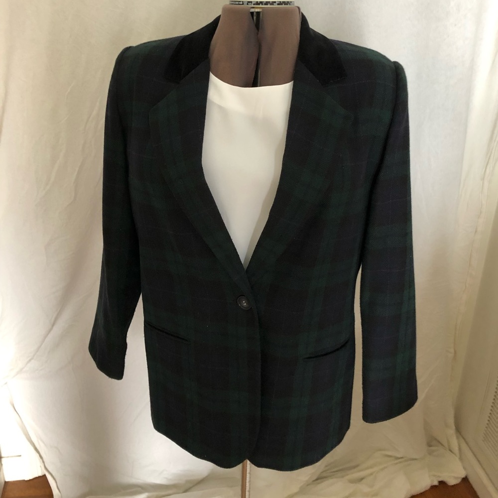 Vintage Sag Harbor single-breasted suit jacket of Black watch plaid fabric